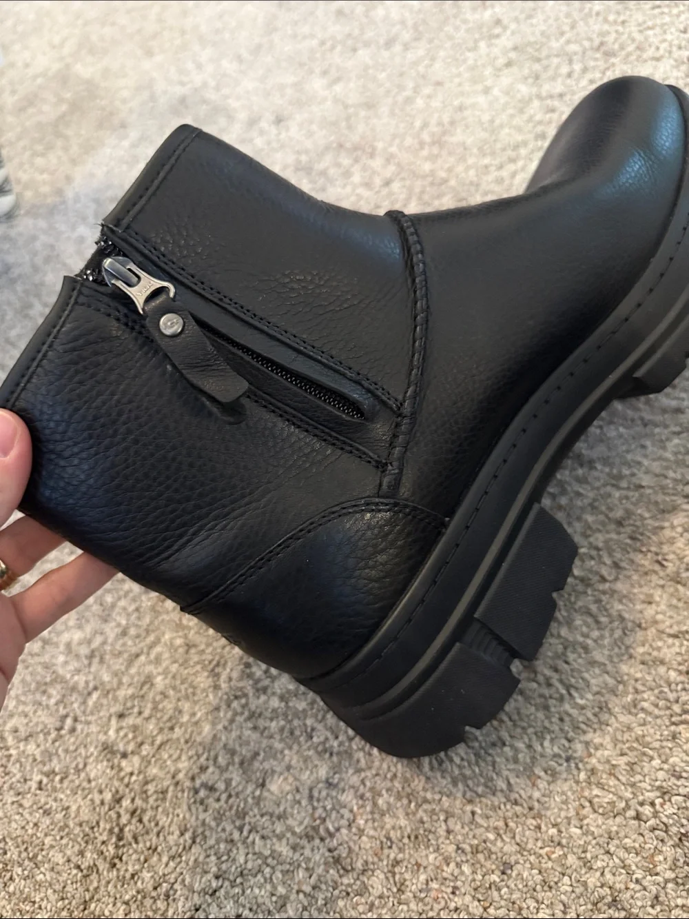 UGG Men's Skyview Classic pull-on boots waterproof black size 11 NEW